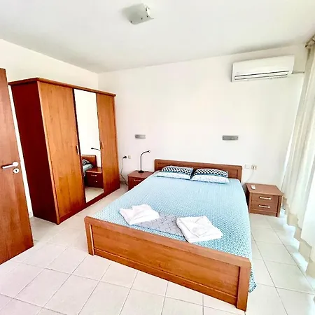 Seaview,parking & Garden 1br Sozopol-beach Apartment